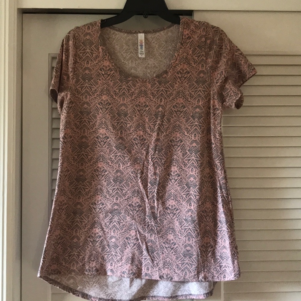 EUC LulaRoe Classic Tee